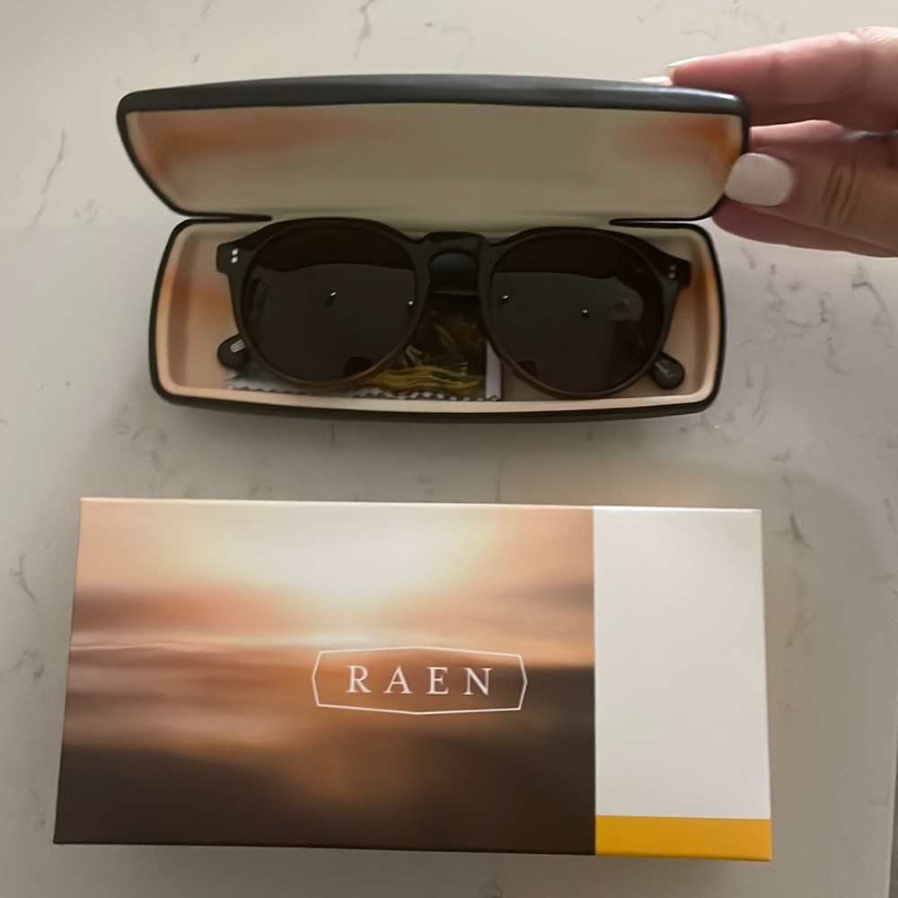 Brand new never worn Raen polarized sunglasses